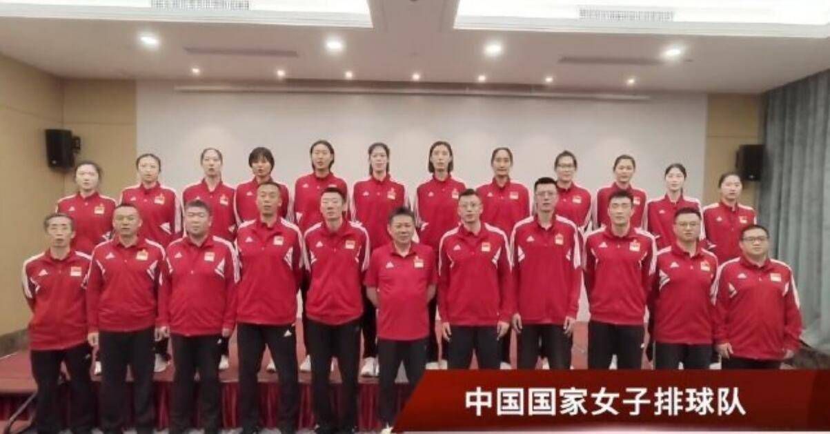 眼见叶辰回来，顾秋怡欣喜的站起身来，三两步跑到他跟前，笑嘻嘻的说：叶辰哥哥，你怎么回来的这么早，我还以为你要到晚上才回来呢。